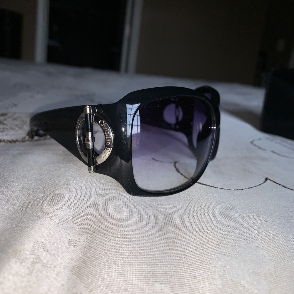 Glasses - Picture 2 of 3
